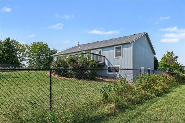 21051 Hemphill Road, Tonganoxie, KS 66086