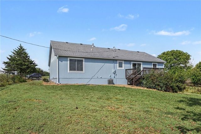 21051 Hemphill Road, Tonganoxie, KS 66086