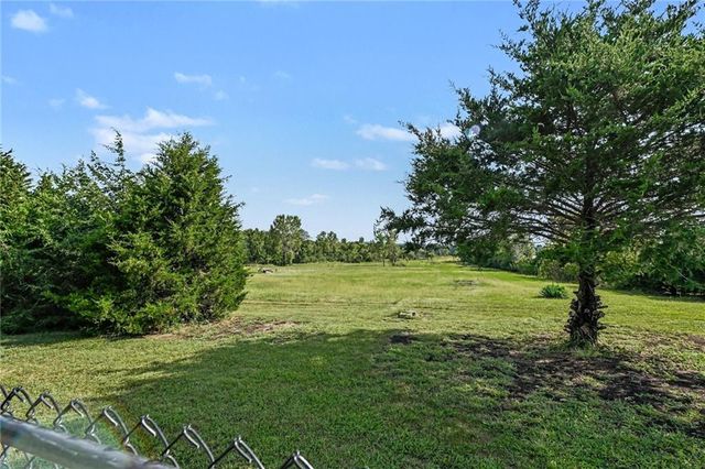 21051 Hemphill Road, Tonganoxie, KS 66086