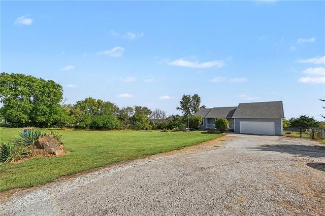 21051 Hemphill Road, Tonganoxie, KS 66086
