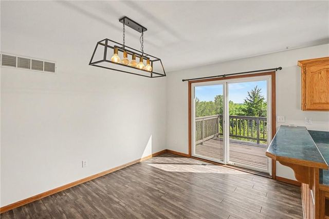 21051 Hemphill Road, Tonganoxie, KS 66086