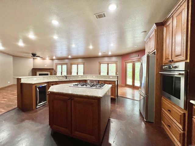 847 Woodland Hills Drive, Mountain View, AR 72560