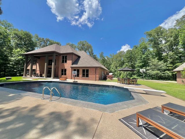 847 Woodland Hills Drive, Mountain View, AR 72560