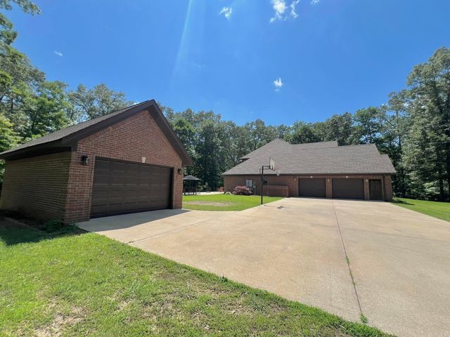 847 Woodland Hills Drive, Mountain View, AR 72560