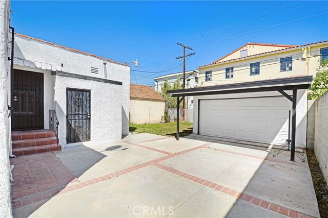 7422 Brighton, Los Angeles, CA 90047