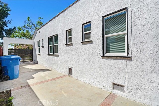 7422 Brighton, Los Angeles, CA 90047