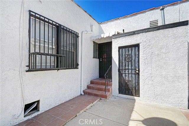 7422 Brighton, Los Angeles, CA 90047