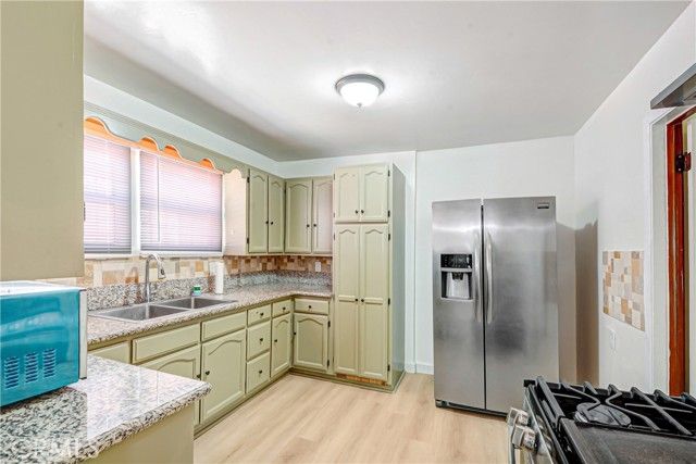 7422 Brighton, Los Angeles, CA 90047