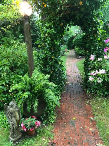 162 Rt. 6A, Yarmouth Port, MA 02675
