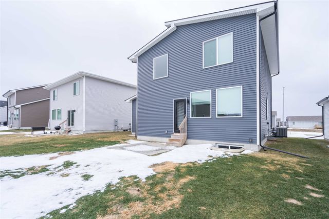 713 NE Oak Ridge Drive, Ankeny, IA 50021