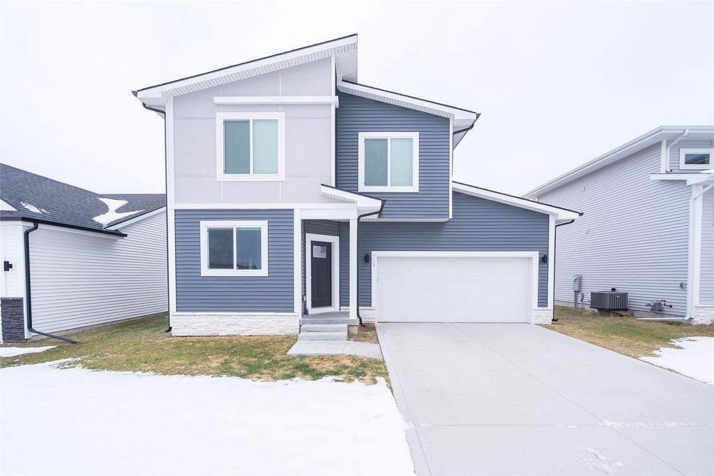 713 NE Oak Ridge Drive, Ankeny, IA 50021