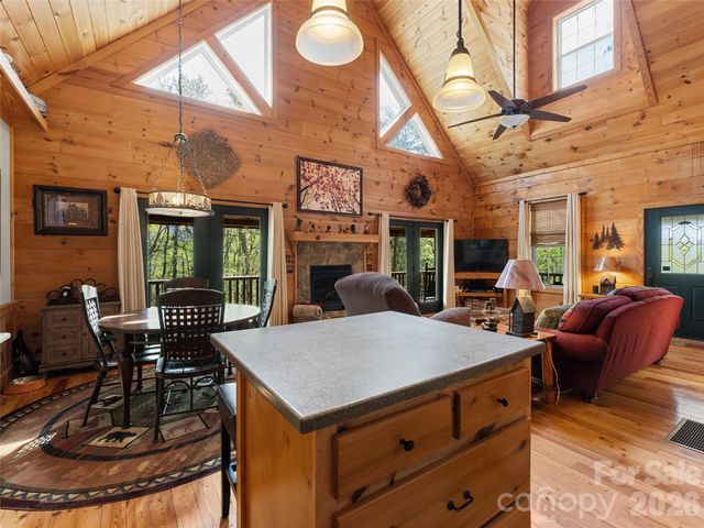 462 Deep Woods Lane, Saluda, NC 28773