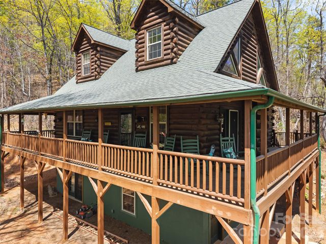 462 Deep Woods Lane, Saluda, NC 28773