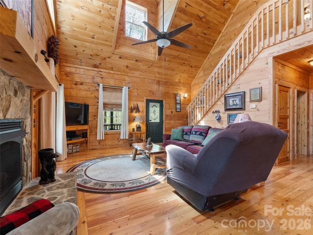 462 Deep Woods Lane, Saluda, NC 28773