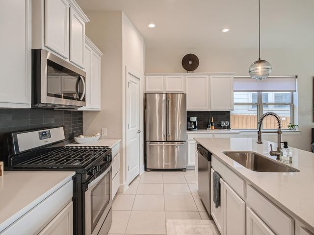8005 Beacon Knob WAY, Austin, TX 78744