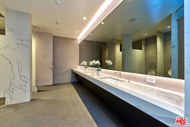 877 Francisco Street 1516, Los Angeles, CA 90017