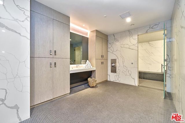 877 Francisco Street 1516, Los Angeles, CA 90017