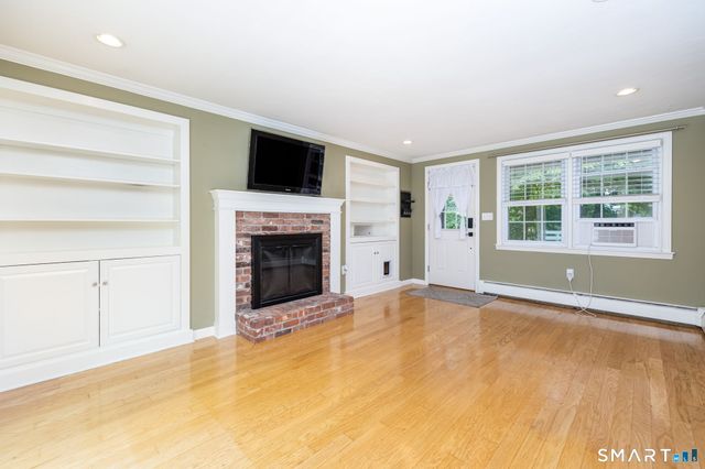 15 Village Lane, Burlington, CT 06013