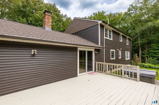 15 Village Lane, Burlington, CT 06013