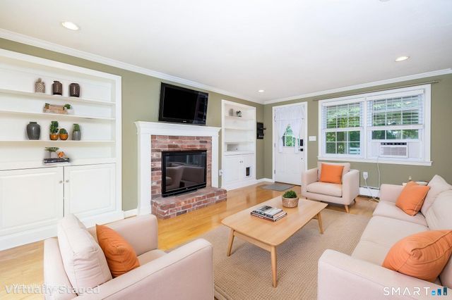 15 Village Lane, Burlington, CT 06013