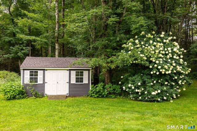 15 Village Lane, Burlington, CT 06013