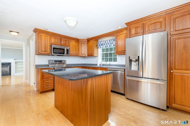 15 Village Lane, Burlington, CT 06013