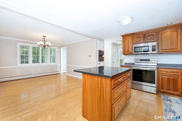 15 Village Lane, Burlington, CT 06013