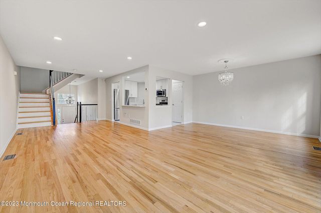 7 Harbor Bay Circle, Laurence Harbor, NJ 08879