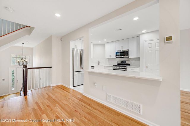 7 Harbor Bay Circle, Laurence Harbor, NJ 08879