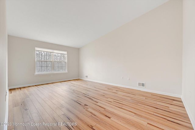 7 Harbor Bay Circle, Laurence Harbor, NJ 08879