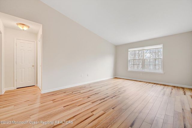 7 Harbor Bay Circle, Laurence Harbor, NJ 08879
