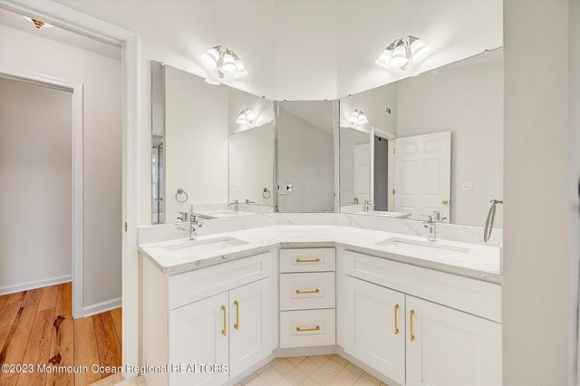 7 Harbor Bay Circle, Laurence Harbor, NJ 08879
