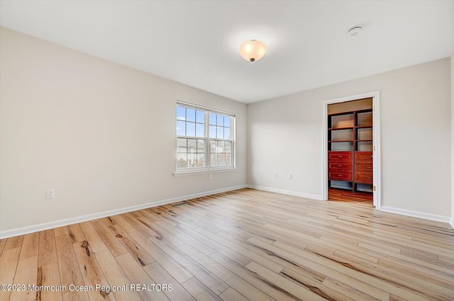 7 Harbor Bay Circle, Laurence Harbor, NJ 08879