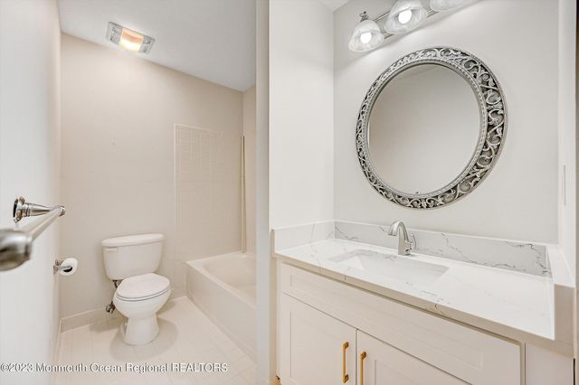 7 Harbor Bay Circle, Laurence Harbor, NJ 08879