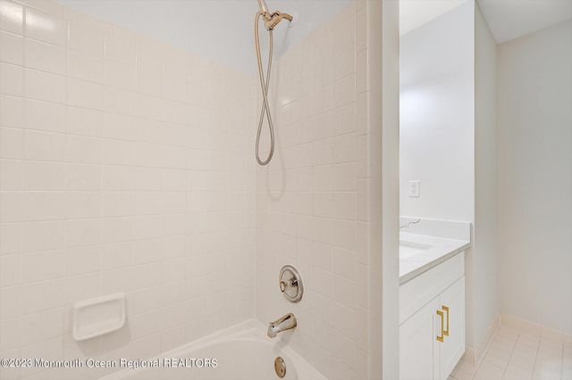 7 Harbor Bay Circle, Laurence Harbor, NJ 08879