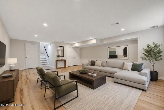 7 Harbor Bay Circle, Laurence Harbor, NJ 08879
