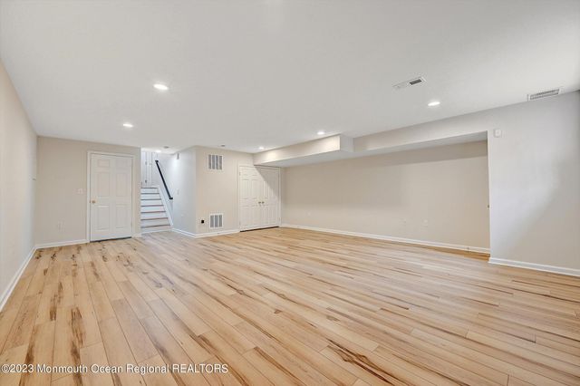 7 Harbor Bay Circle, Laurence Harbor, NJ 08879