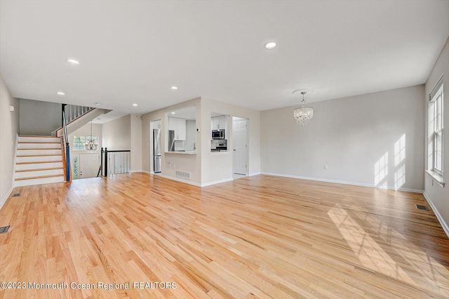 7 Harbor Bay Circle, Laurence Harbor, NJ 08879