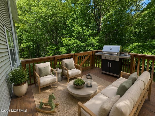 7 Harbor Bay Circle, Laurence Harbor, NJ 08879