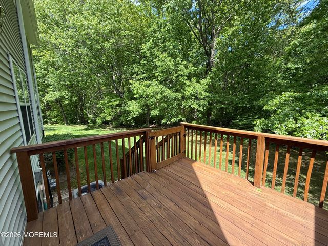 7 Harbor Bay Circle, Laurence Harbor, NJ 08879