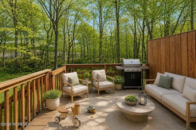 7 Harbor Bay Circle, Laurence Harbor, NJ 08879