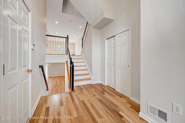 7 Harbor Bay Circle, Laurence Harbor, NJ 08879
