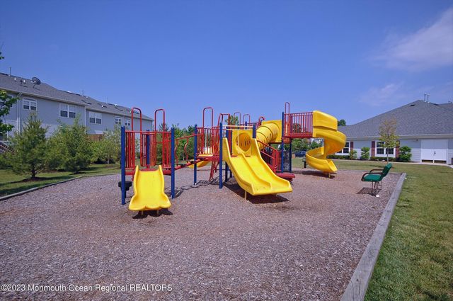 7 Harbor Bay Circle, Laurence Harbor, NJ 08879