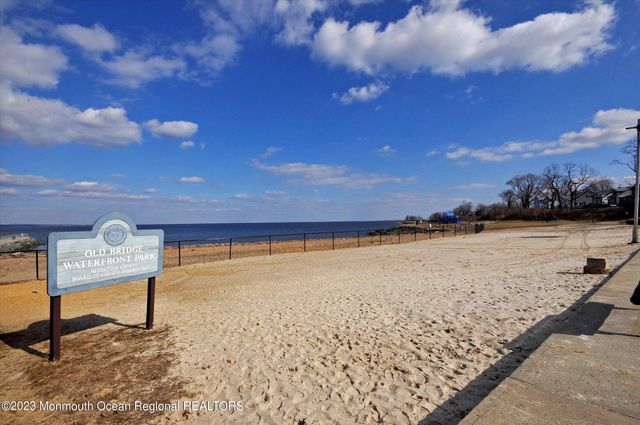 7 Harbor Bay Circle, Laurence Harbor, NJ 08879