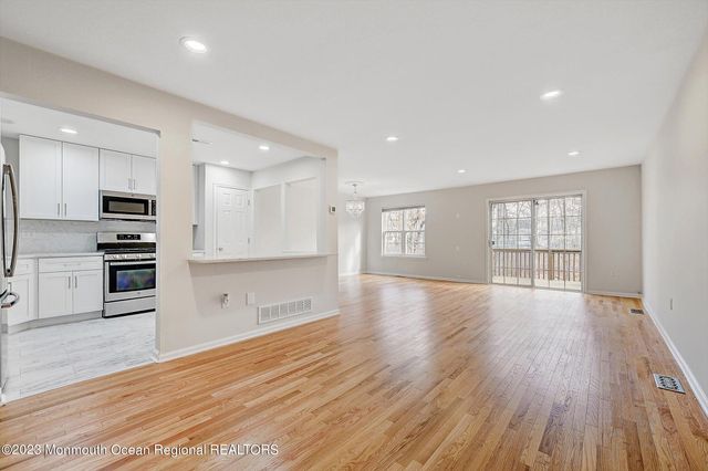 7 Harbor Bay Circle, Laurence Harbor, NJ 08879