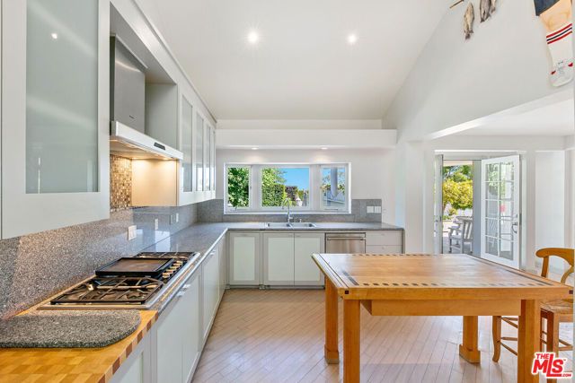 1350 Belfast Drive, Los Angeles, CA 90069