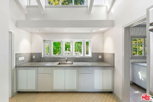 1350 Belfast Drive, Los Angeles, CA 90069