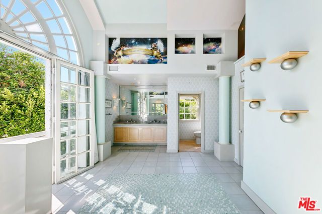 1350 Belfast Drive, Los Angeles, CA 90069