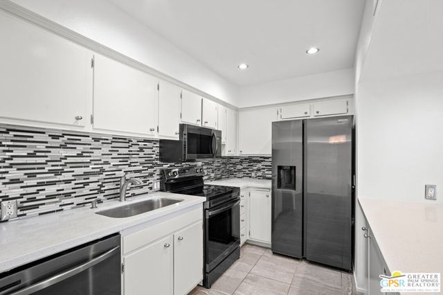 2530 N Whitewater Club Drive B, Palm Springs, CA 92262