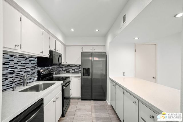 2530 N Whitewater Club Drive B, Palm Springs, CA 92262